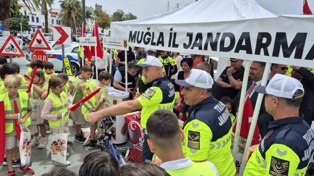 Trafi̇k Kurallarını Uygulamalı Şeki̇lde Öğrendi̇ler