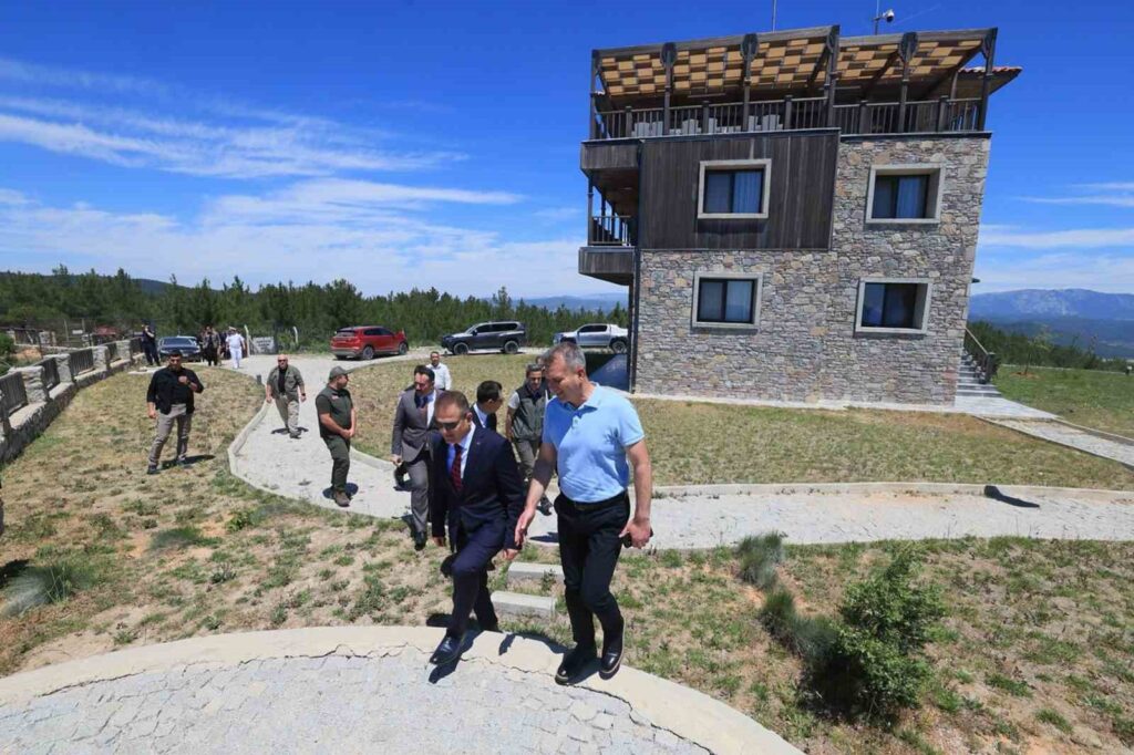 Vali̇ Akbıyık Yangın Gözetleme Kulesi̇nde İncelemelerde Bulundu
