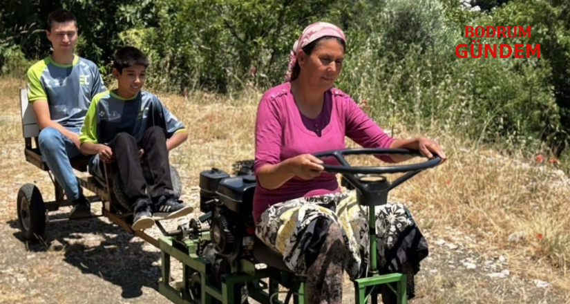 Tarla İşlerinde Yorulan Anneleri İçin Traktör Yaptılar