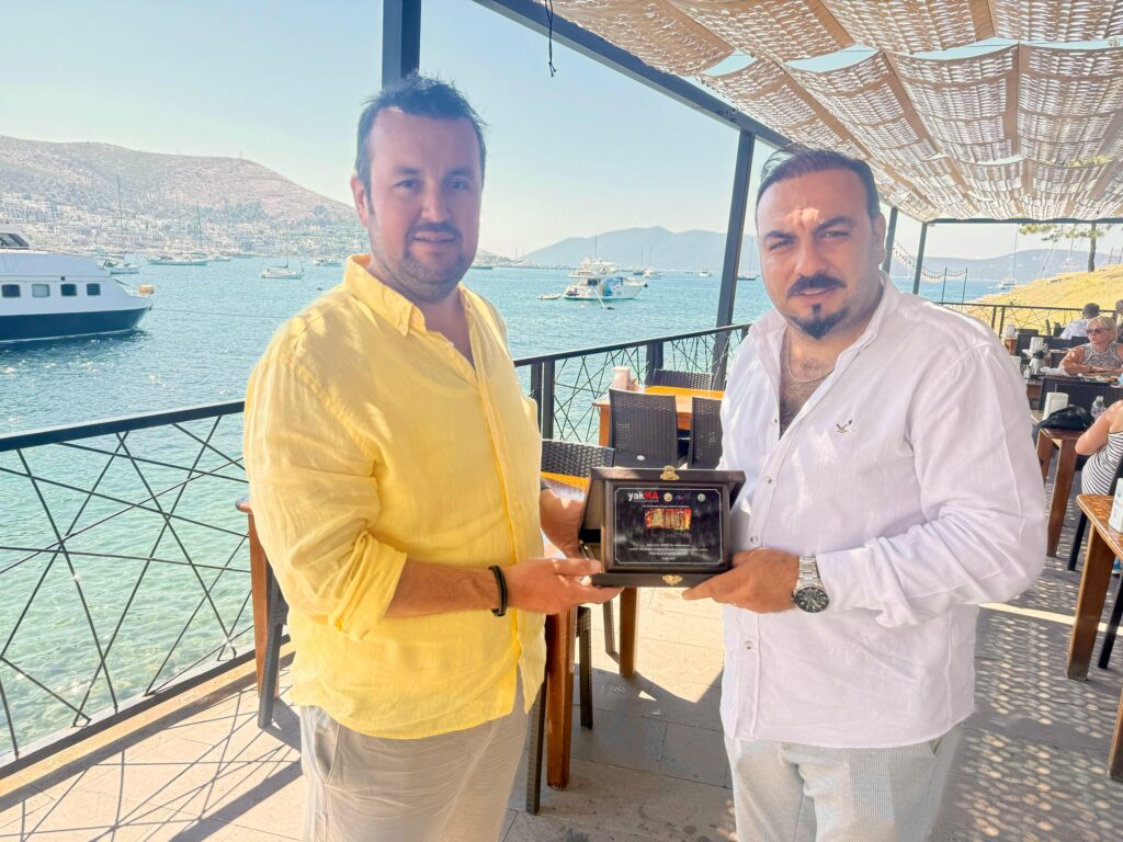 Alevlerin tanıkları Ali Ballı ve Eren Ayhan ödüllendirildi