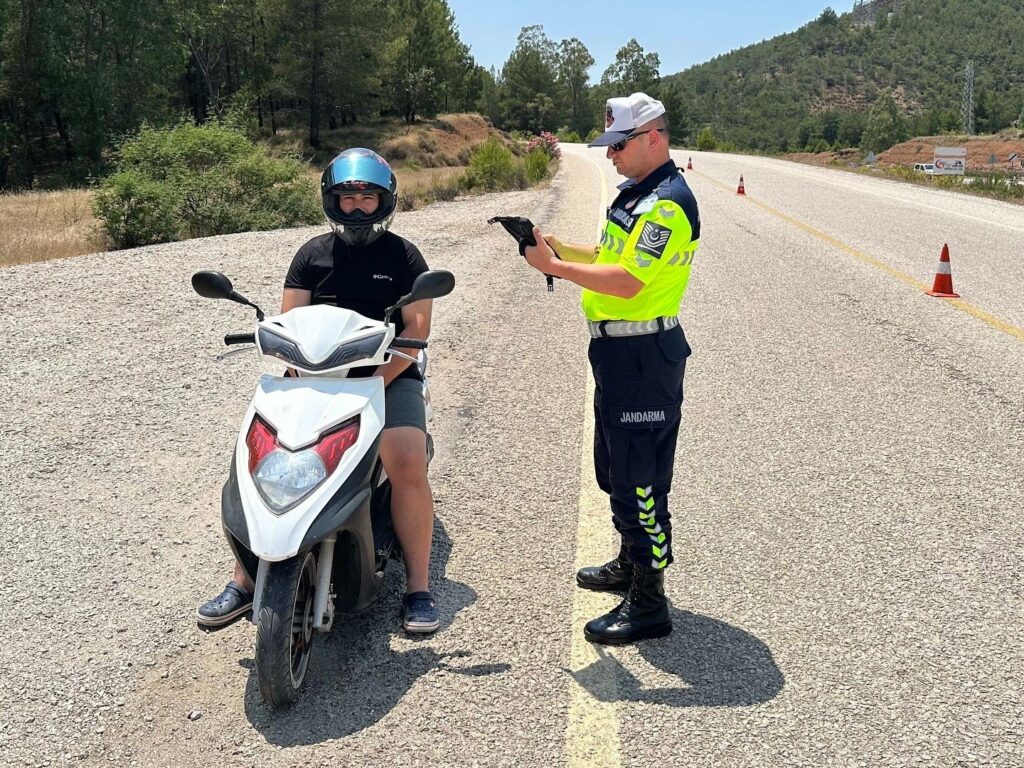 Bayram Tati̇li̇nde 90 Motosi̇klet Trafi̇kten Men Edi̇ldi̇
