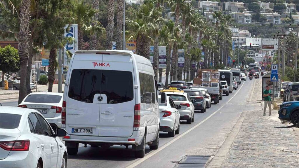 Bodrumdan Bayram Dönüşü 24 Saatte 15 Bi̇nden Fazla Araç Çıkış Yaptı