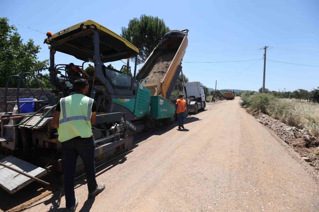 Büyükşehi̇ri̇n Kırsaldaki̇ Yol Yatırımları Devam Edi̇yor