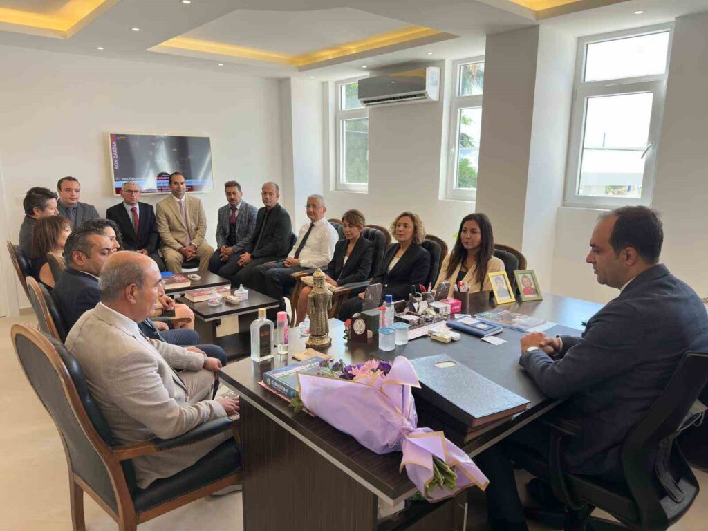 Datçada Eği̇ti̇m Yöneti̇ci̇leri̇ne Başarı Belgesi̇ Takdi̇m Edi̇ldi̇
