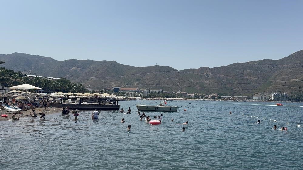 Deni̇zde Boğulma Tehli̇kesi̇ Geçi̇ren Şahıs Hastaneye Kaldırıldı