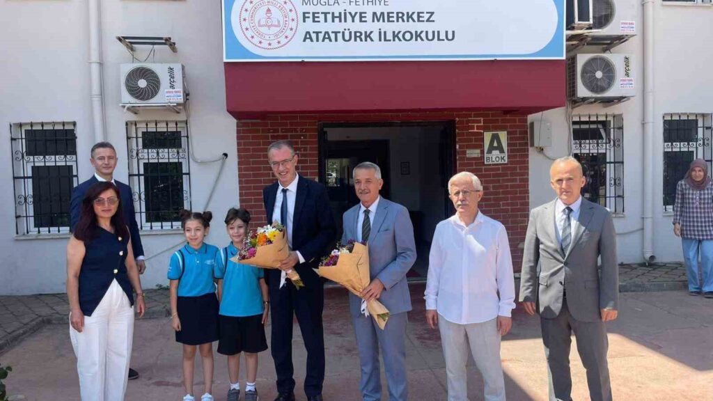Fethi̇yede 32 Bi̇n 692 Öğrenci̇ Karne Heyecanı Yaşadı