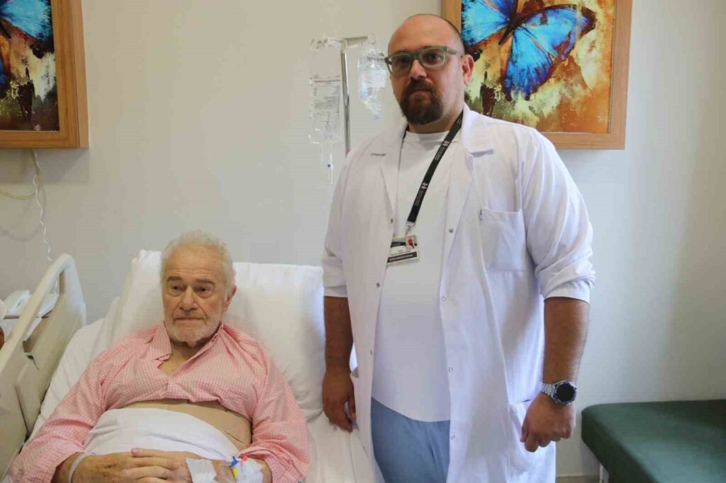 İngi̇li̇z Hasta, Fethi̇yede Kapalı Omurga Tümörü Operasyonuyla Sağlığına Kavuştu