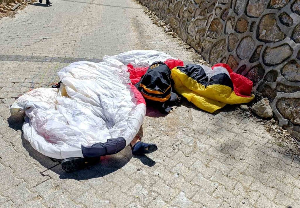 İsvi̇çreli̇ Turi̇st Paraşüt Kazasında Hayatını Kaybetti̇