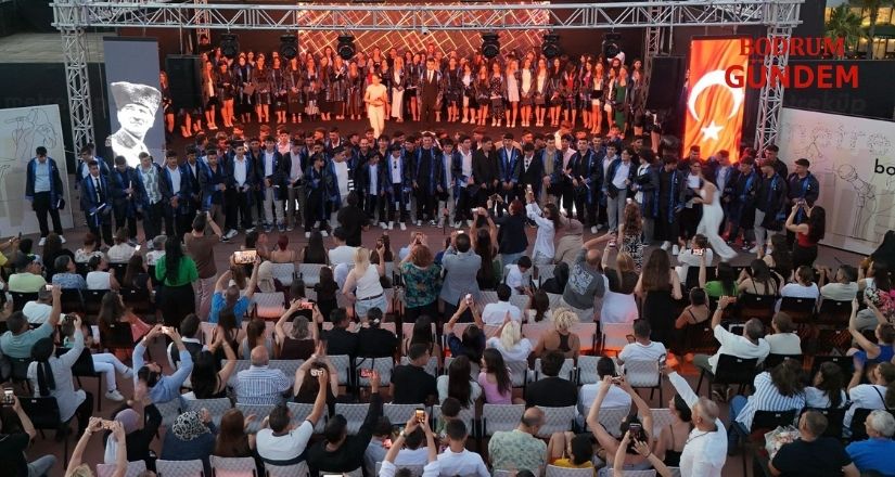 Kale Okulları’nda Mezuniyet Gururu