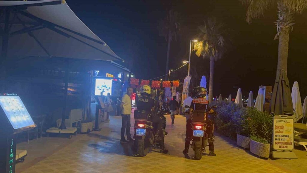 Marmari̇ste Meşale Şovlu Eğlencelere Emni̇yetten Deneti̇m