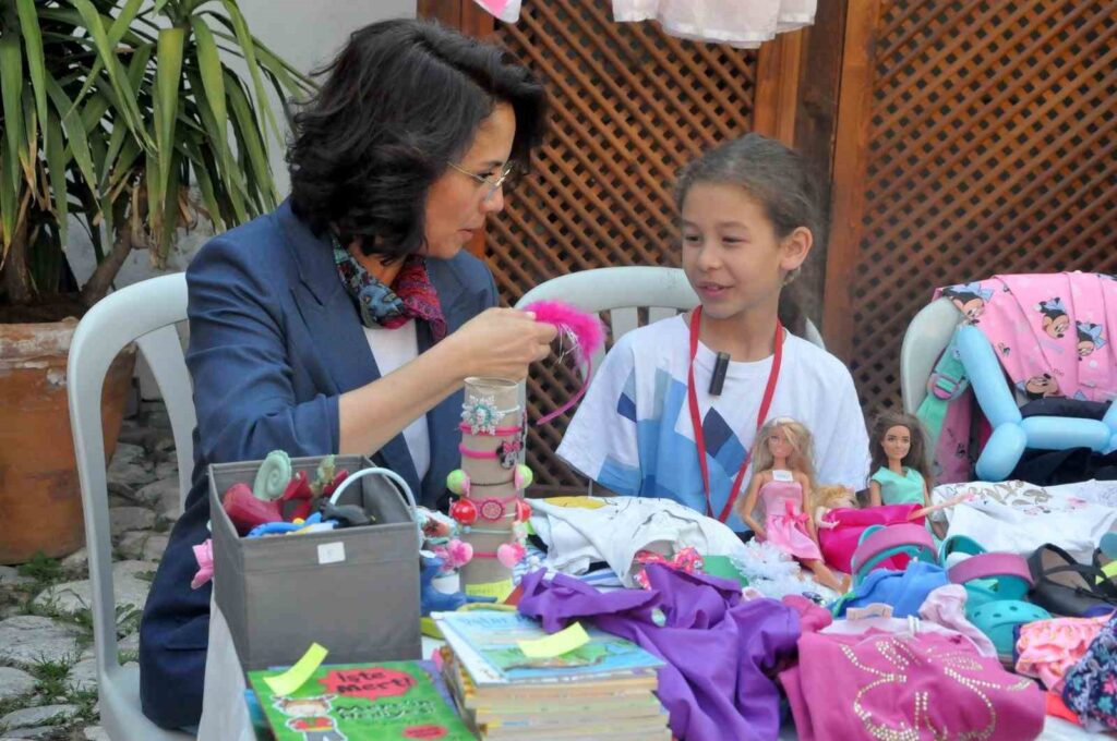 Menteşede “Hazi̇ne Pazarı” Renkli̇ Görüntülere Sahne Oldu