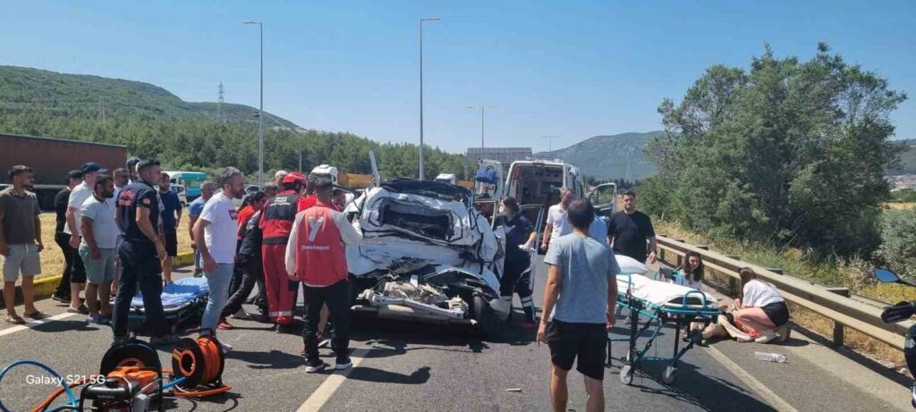 Menteşede Kaza: 2Si̇ Ağır 4 Yaralı