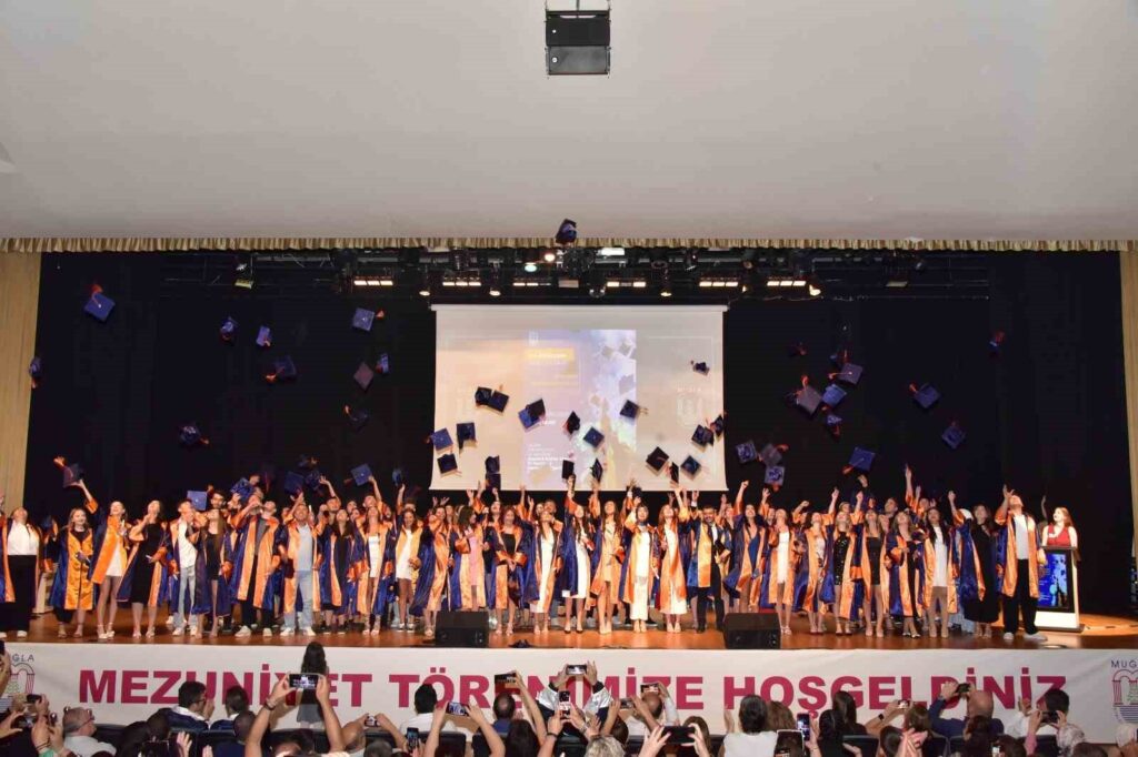 Msküde Öğrenci̇ler Meslek Hayatına Uğurlandı