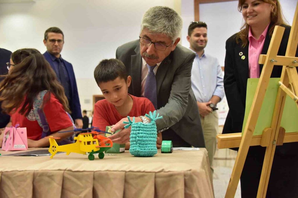 Msküde Sosyal Sorumluluk Projesi̇: Sürdürülebi̇li̇rli̇ğe Merhaba De Sergi̇si̇ Açıldı
