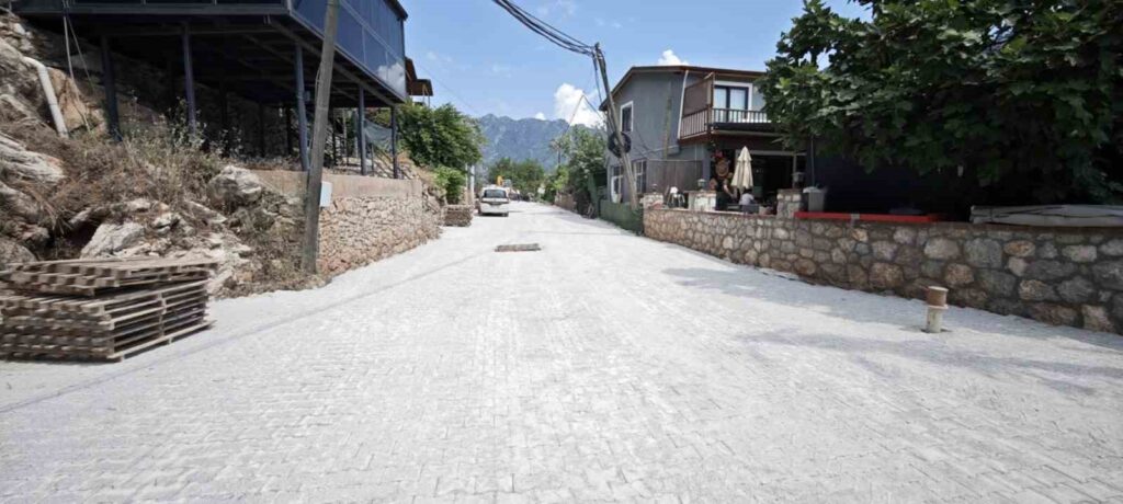 Muğla Büyükşehi̇rden Marmari̇s Orhani̇yede 13 Mi̇lyon 800 Bi̇n Li̇ralık Yol Yatırımı