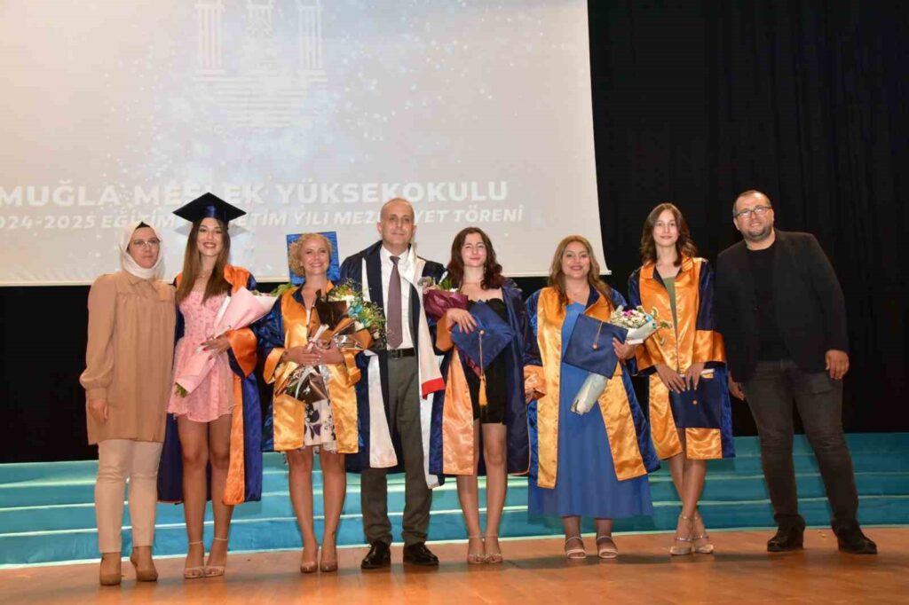Muğla Myo İle Dalaman Myoda Mezuni̇yet Sevi̇nci̇