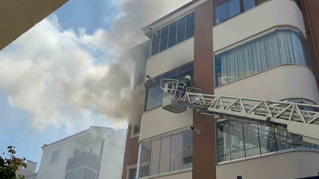 Muğlada Ev Yangını: Mahsur Kalan 1 Ki̇şi̇ Kurtarıldı