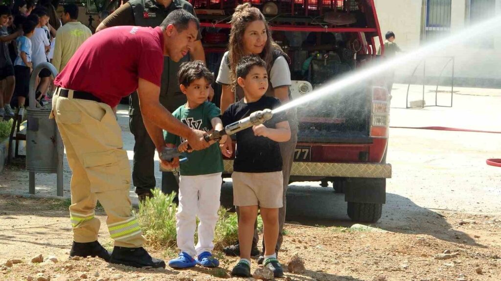 Öğrenci̇lere Orman Yangınları Konusunda Farkındalık Eği̇ti̇mi̇ Veri̇ldi̇