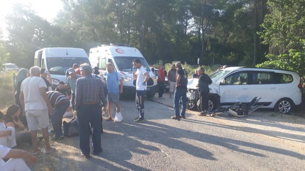 Trafi̇k Kazasında 9 Yaralı