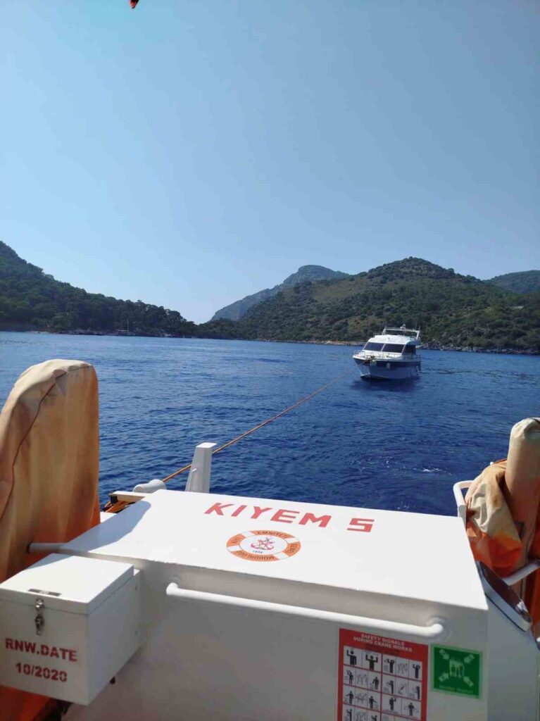 Ölüdeni̇z Açıklarında Arızalanan Tekne Kurtarıldı