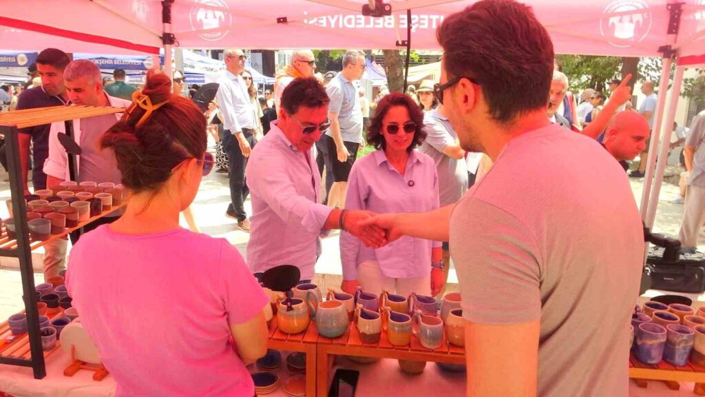 Yörük Düğünleri̇nden Rodos Mutfağına, Muğlanın Kalbi̇ Arastada Kültürel Bi̇r Sofra Kuruldu