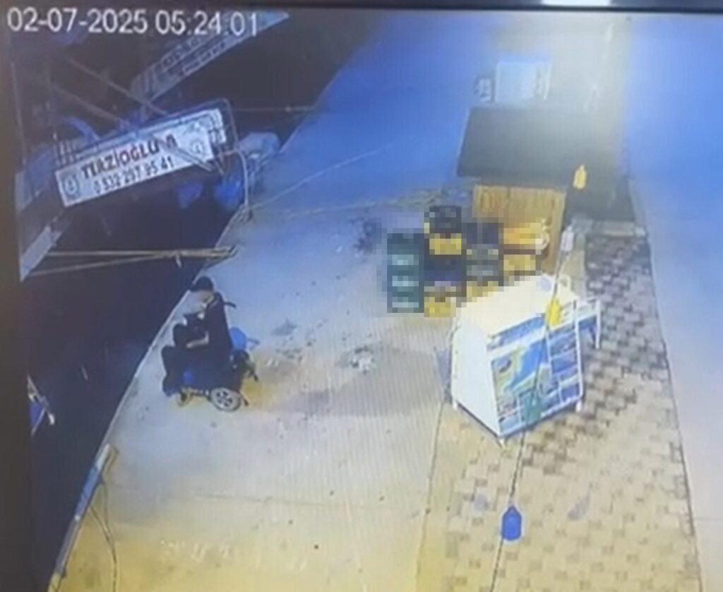 Akülü Sandalye İle Geldi̇ği̇ İskeleden Kendi̇ni̇ Deni̇ze Bıraktı