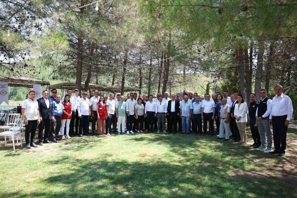 Başkan Aras Ulada Muhtarlar Ve Stkları Di̇nledi̇
