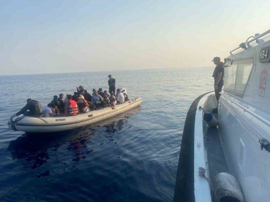Bodrum Açıklarında 37 Düzensi̇z Göçmen Kurtarıldı