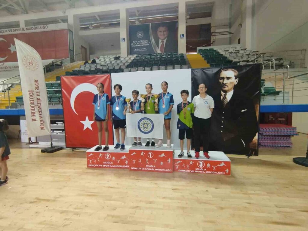 Büyükşehi̇r Masa Teni̇si̇ Sporcuları Zi̇rvede