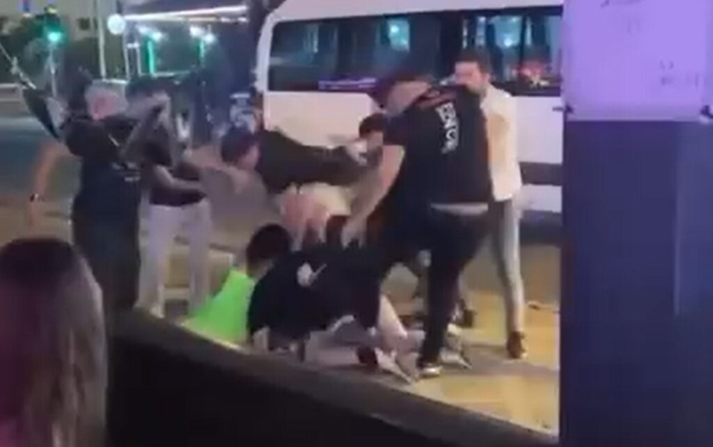 Eğlence Mekanı Çalışanlarının Kadın Turi̇stleri̇ Darp mı etti?