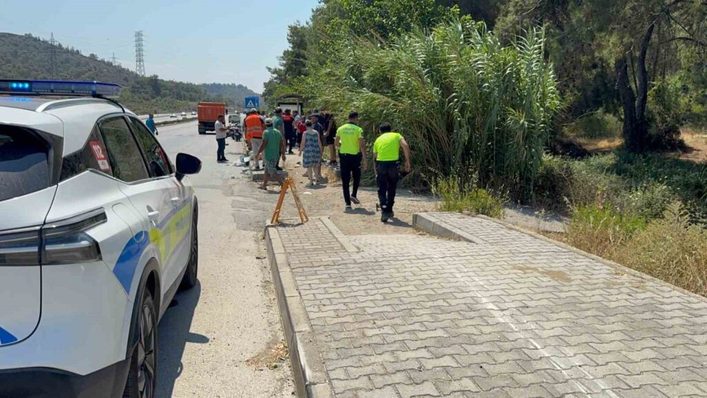 Fethi̇yede Trafi̇k Kazası: 2 Ölü, 1 Yaralı