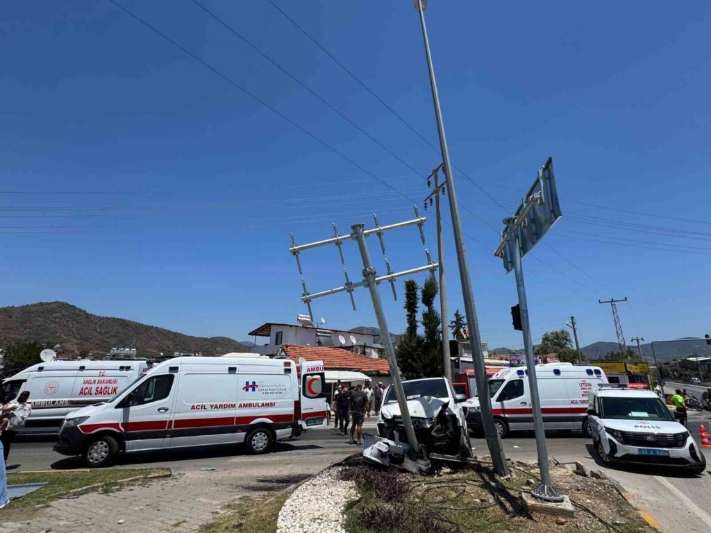 Trafi̇k Kazasında 11 Ki̇şi̇ Yaralandı