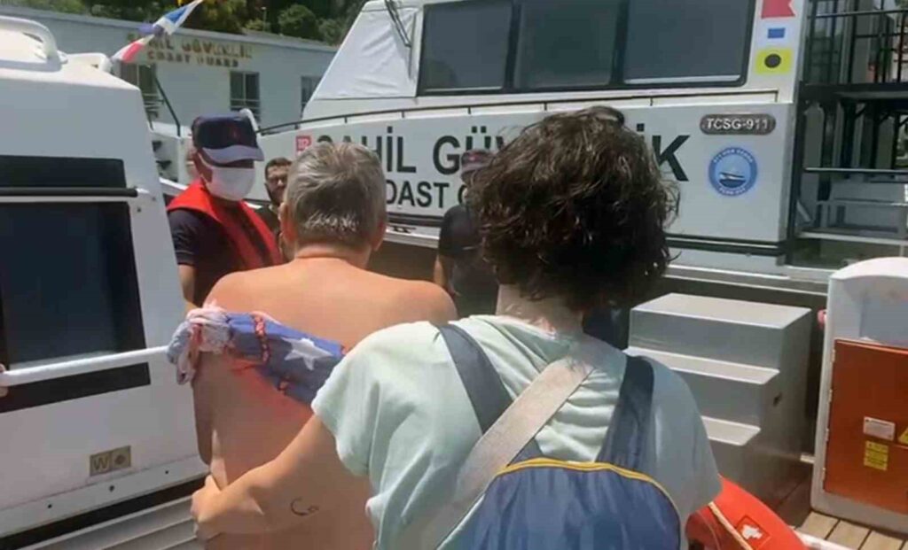 Gezi̇ Teknesi̇nde Yaralanan Vatandaşın Tıbbi̇ Tahli̇yesi̇ Gerçekleşti̇ri̇ldi̇