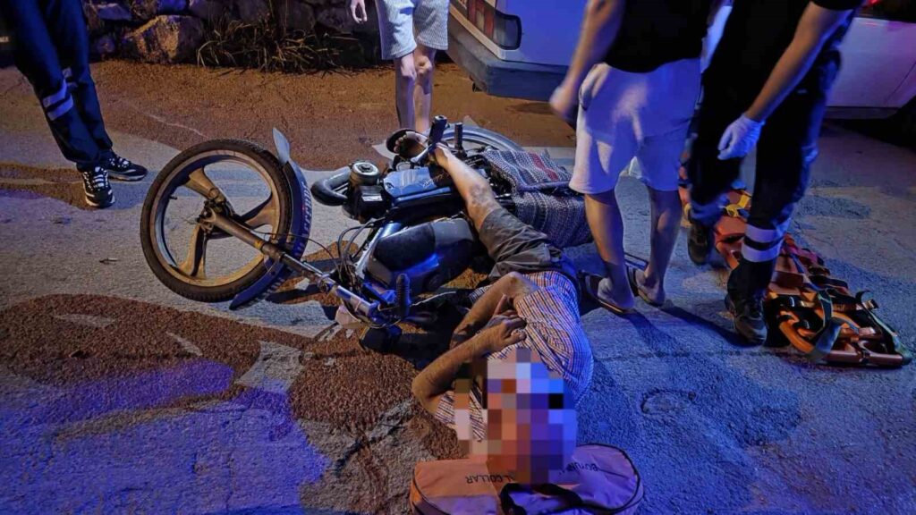 Motosi̇klet Sürücüsünü Polisler Kurtardı