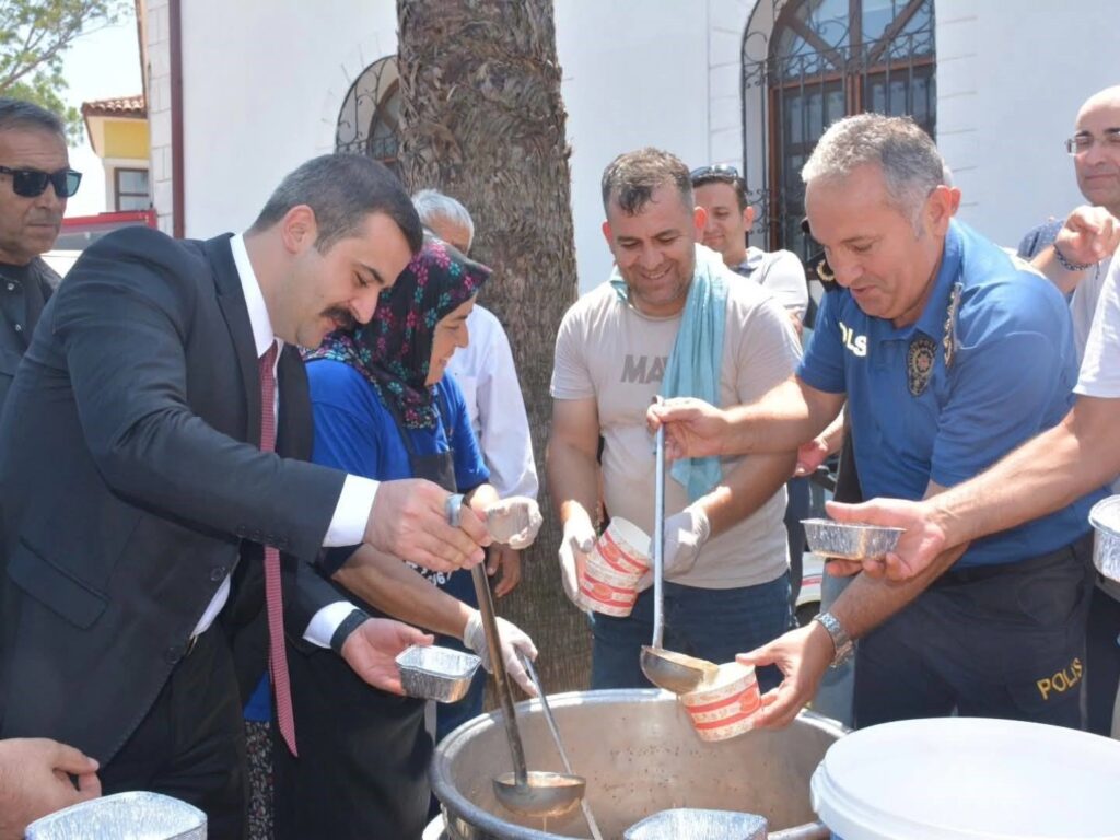 Köyceği̇zli̇ler Dualar Ve İkramlarla Şehi̇tleri̇ Yad Etti̇