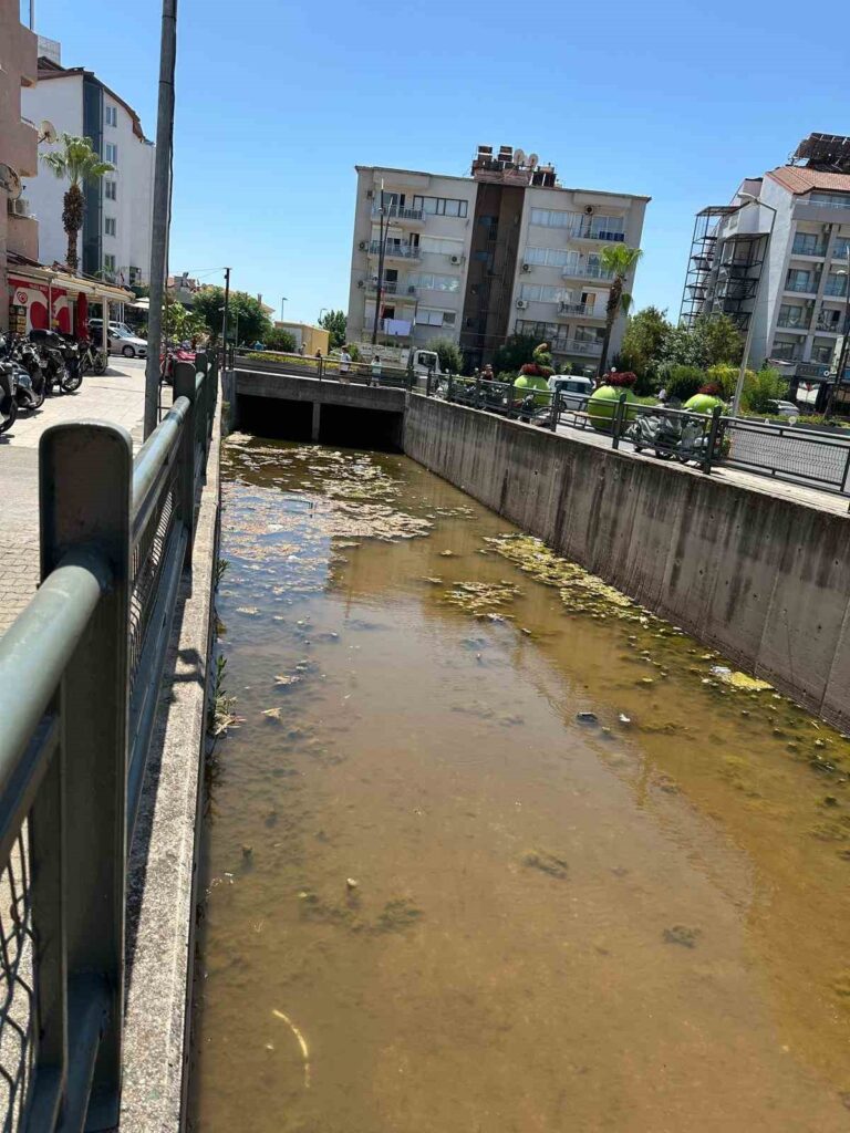 Marmari̇ste Dere Ki̇rli̇li̇ği̇ Tepki̇si̇: “Bu Manzara İlçeye Yakışmıyor”