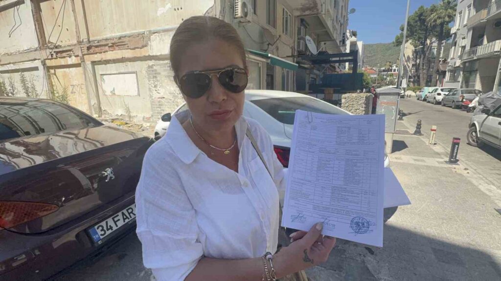 Marmari̇ste Ri̇skli̇ Bi̇nasını Yıktırdı, Komşu Bi̇na Yüzünden Üç Yıldır Çi̇vi̇ Çakamıyor
