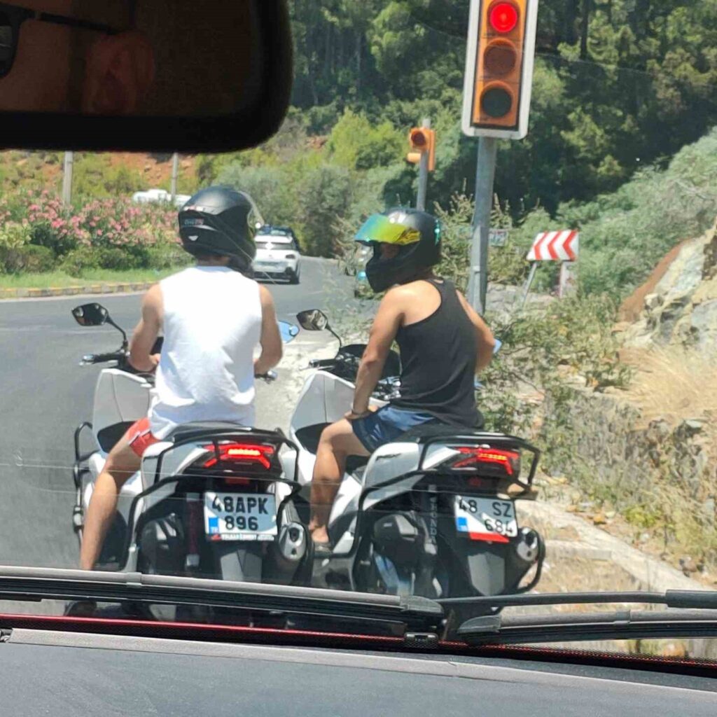 Marmari̇ste Tehli̇keli̇ Motosi̇klet Yolculuğuna Ceza