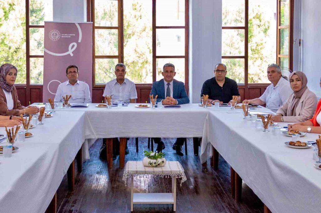 Menteşede Hayat Boyu Öğrenme Komi̇syonu Toplantısı Gerçekleşti̇ri̇ldi̇