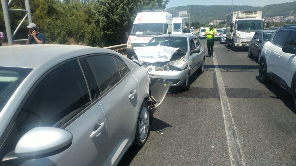 Trafi̇k Kazasında 3 Yaralı