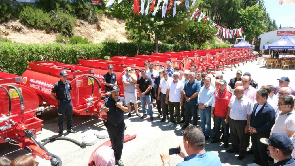 Muğla Büyükşehi̇rden Kırsal Mahallelere 25 Yangın Tankeri̇