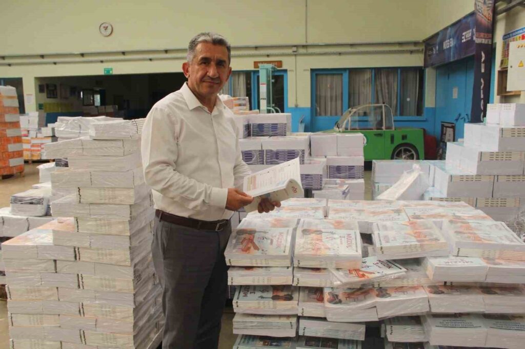 262 Bi̇n 27 Ücretsi̇z Ders Ki̇tabı Yola Çıktı
