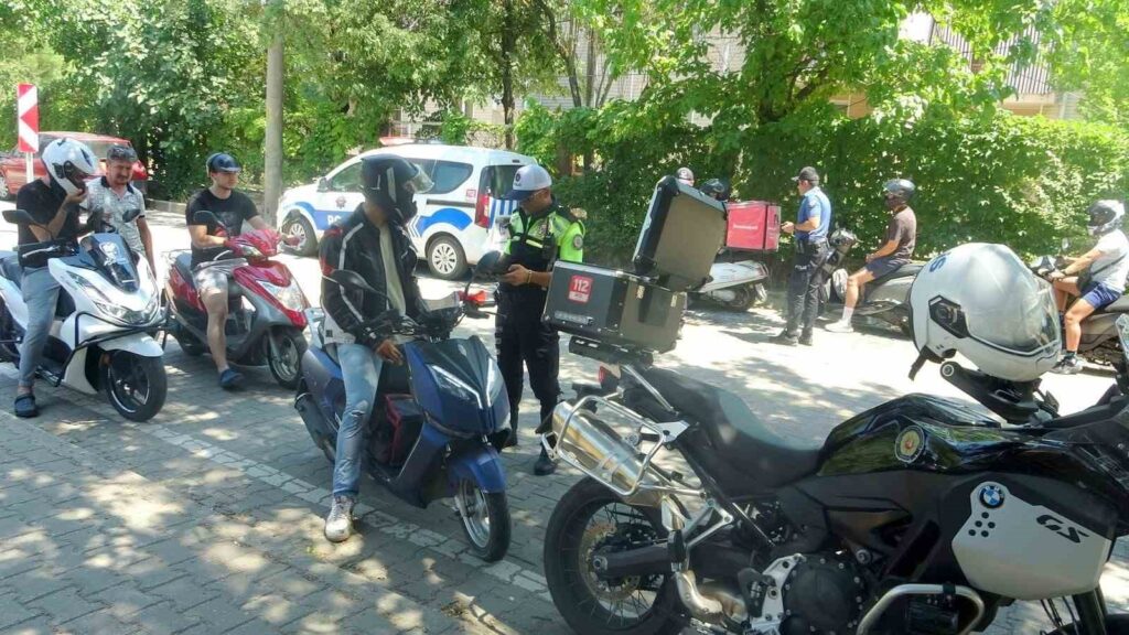 Muğlada Motosi̇klet Deneti̇mleri̇ Arttı Eki̇pler Kask Kullanımına Di̇kkat Çekti̇