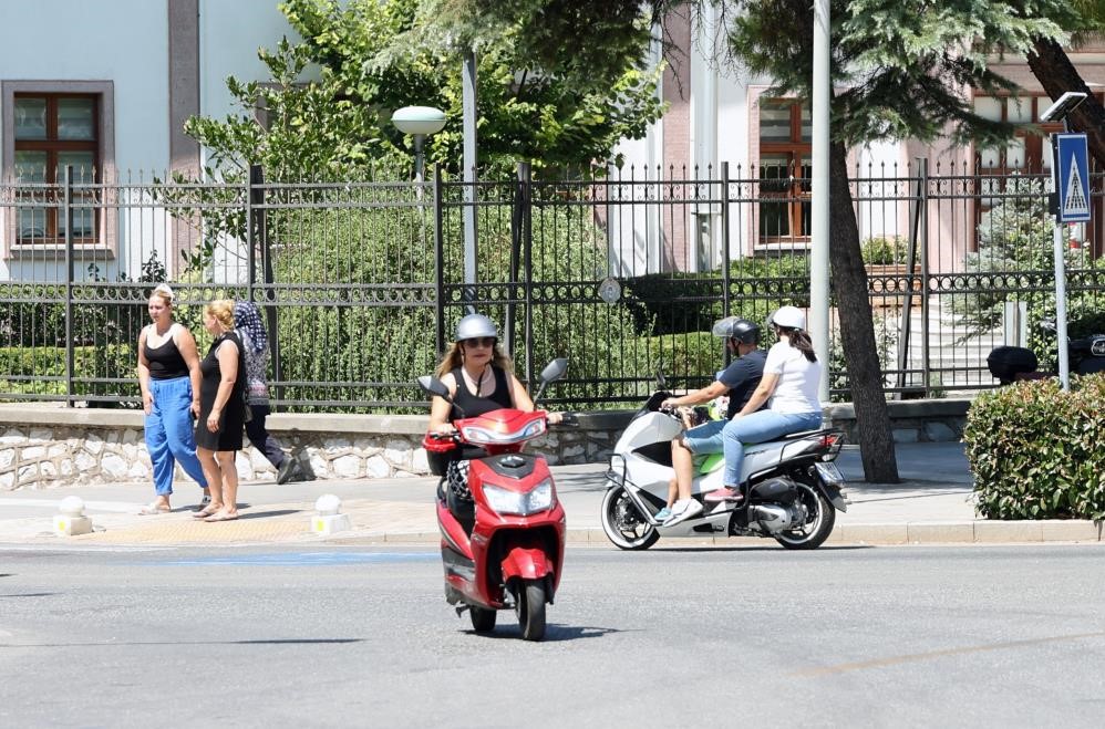 Muğlada Motosi̇klet Yoğunluğu Di̇kkat Çeki̇yor