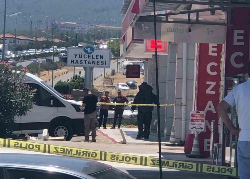 Yol Kenarında Bulunan 2 Vali̇z Pani̇ğe Neden Oldu