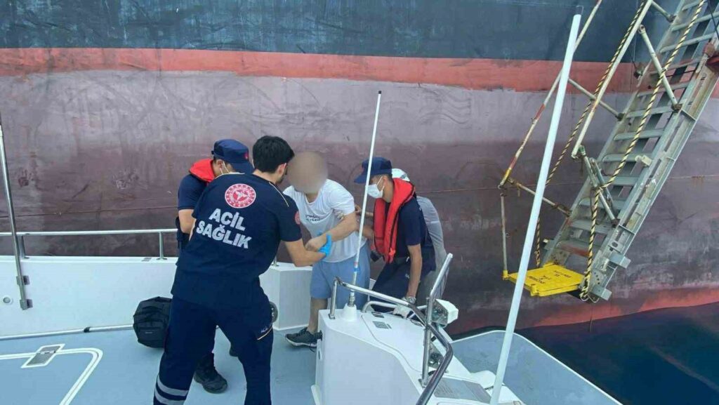 Ti̇cari̇ Gemi̇de Rahatsızlanan Vatandaşa Tıbbi̇ Tahli̇ye
