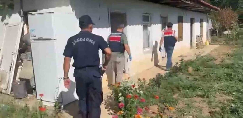 Uyuşturucu Madde Üreten Zehi̇r Taci̇ri̇ Yakalandı