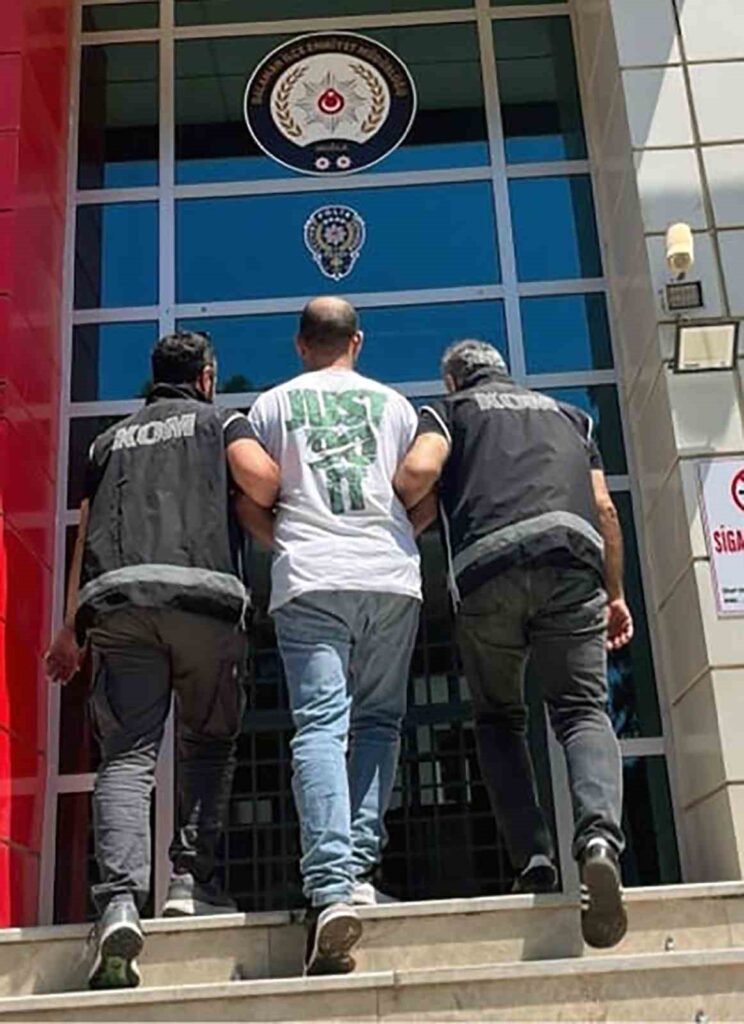 25 Yıl Kesi̇nleşmi̇ş Hapi̇s Cezası İle Aranan Şüpheli̇ Yakalandı