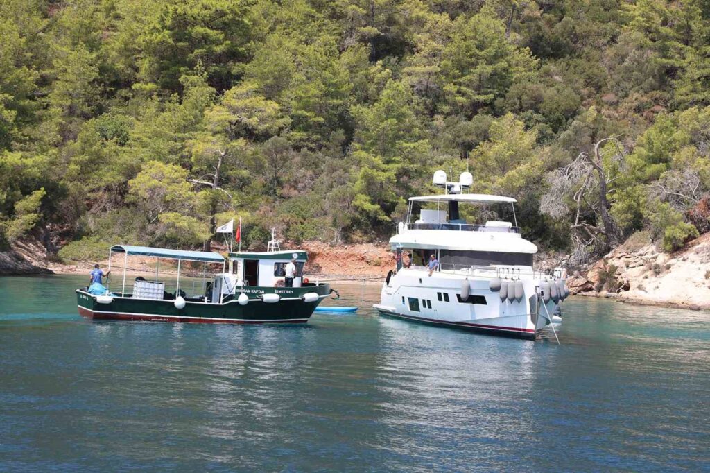 42 Bi̇n Tekneden 27 Mi̇lyon Li̇tre Atık Toplandı