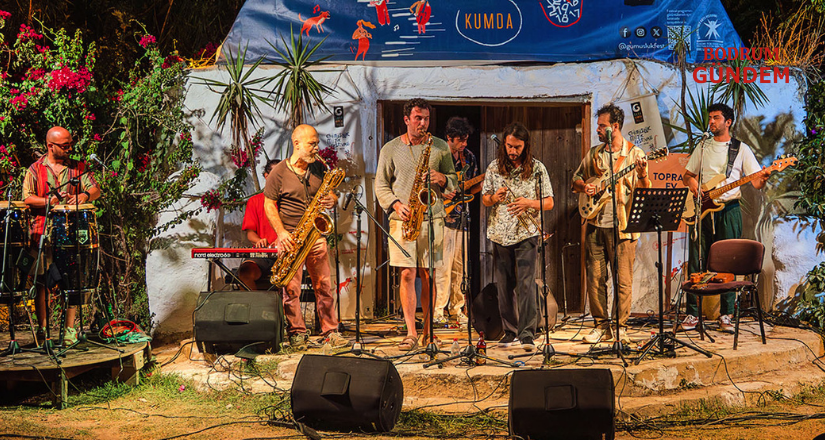 Deli Bakkal Gümüşlük’te festival sahnesine farklı bir renk kattı